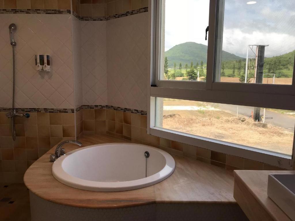 Island On The Sea Apartment Кендин Екстериор снимка